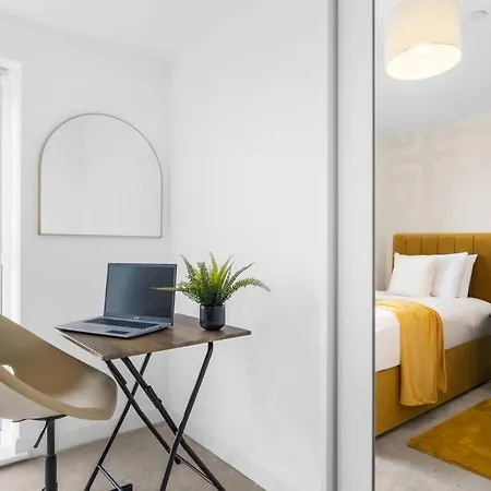Apartment The Versace With 4 Beds And Secure Free Parking Birmingham
