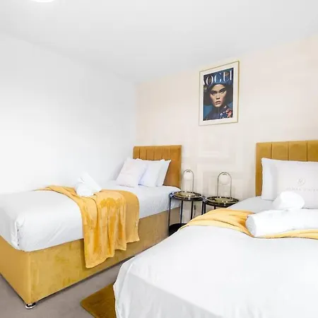 Apartment The Versace With 4 Beds And Secure Free Parking Birmingham