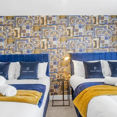 The Versace With 4 Beds And Secure Free Parking *