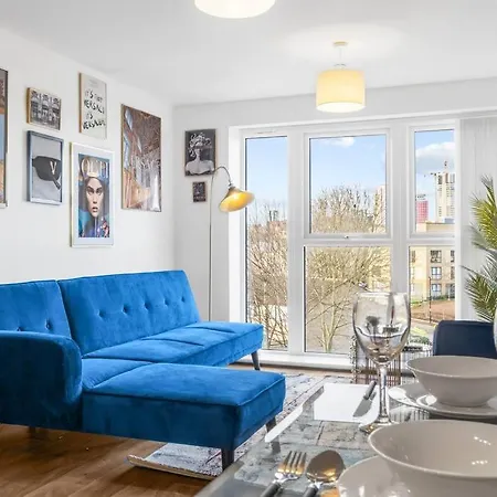 Apartment The Versace With 4 Beds And Secure Free Parking *