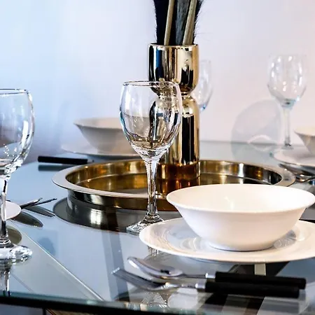 The Versace With 4 Beds And Secure Free Parking Birmingham