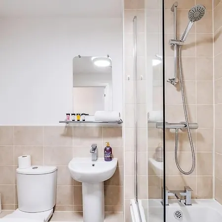 Apartment The Versace With 4 Beds And Secure Free Parking