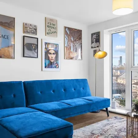 Apartment The Versace With 4 Beds And Secure Free Parking *