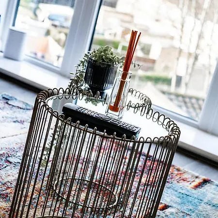 Apartment The Versace With 4 Beds And Secure Free Parking