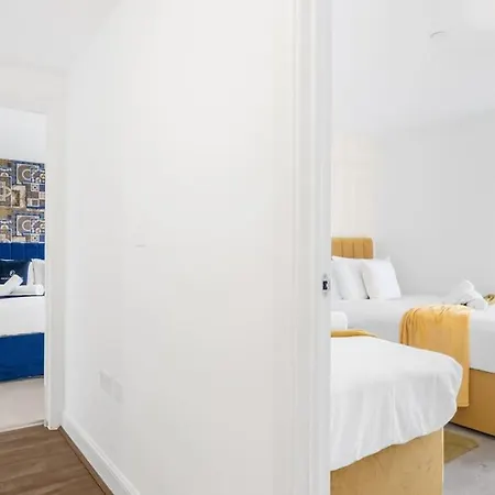 Apartment The Versace With 4 Beds And Secure Free Parking *