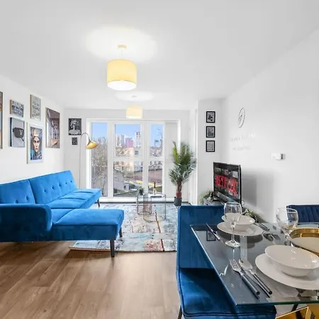 The Versace With 4 Beds And Secure Free Parking *